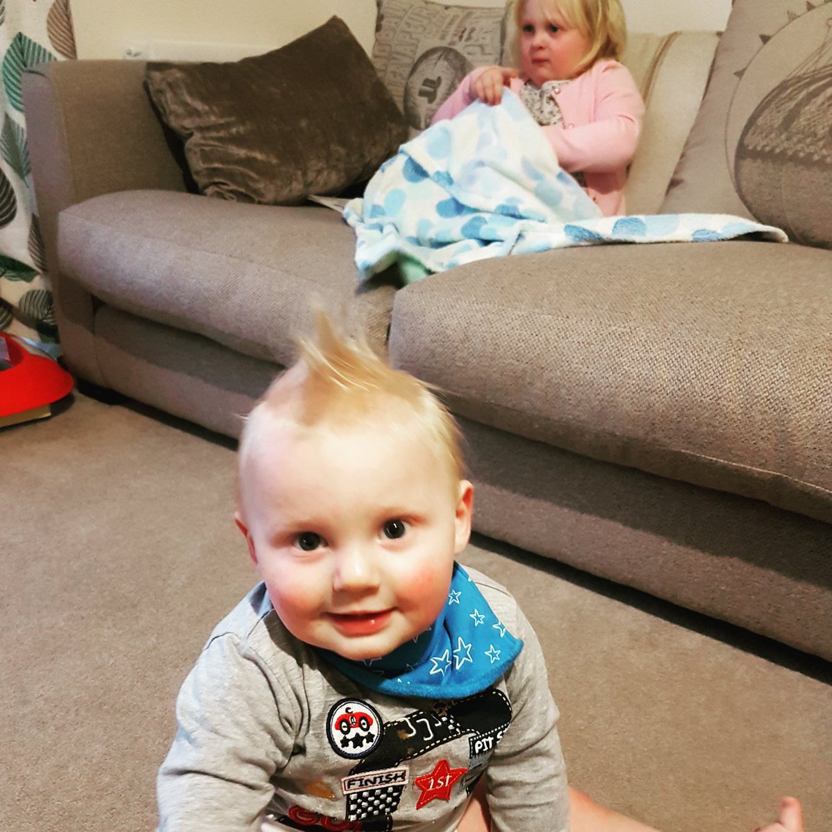 JoeSimmonds1986's tweet photo. Wish I was as cool as my boy. #hair https://t.co/15ag6DfZ1L