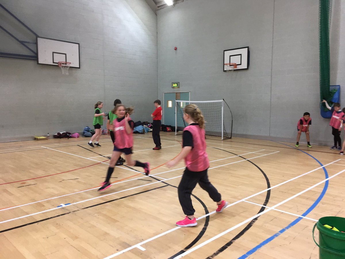 Y5&amp;6 Handball @CarterCS_Poole. Thank you <a href="/lizabet28/">Liz Roberts</a> <a href="/PoolePhoenix/">PoolePhoenix 🔥</a>. Well done Hamworthy and Oakdale another great event.
