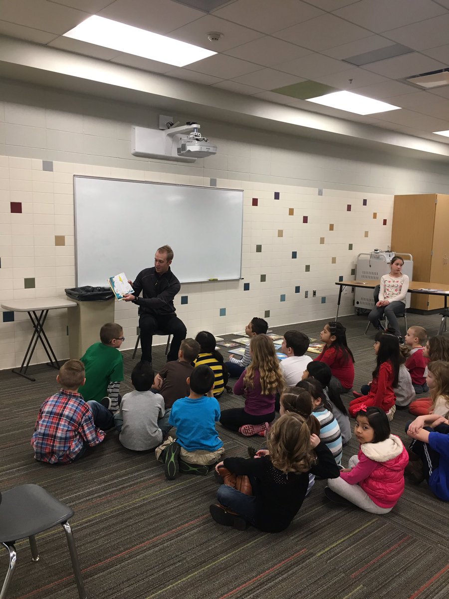 Thanks <a href="/UnitedWay/">United Way</a> @sprint <a href="/BstarWireless/">Brightstar Wireless</a> for a chance to read! #DrSuessDay #OneFishTwoFish #TongueTwisted