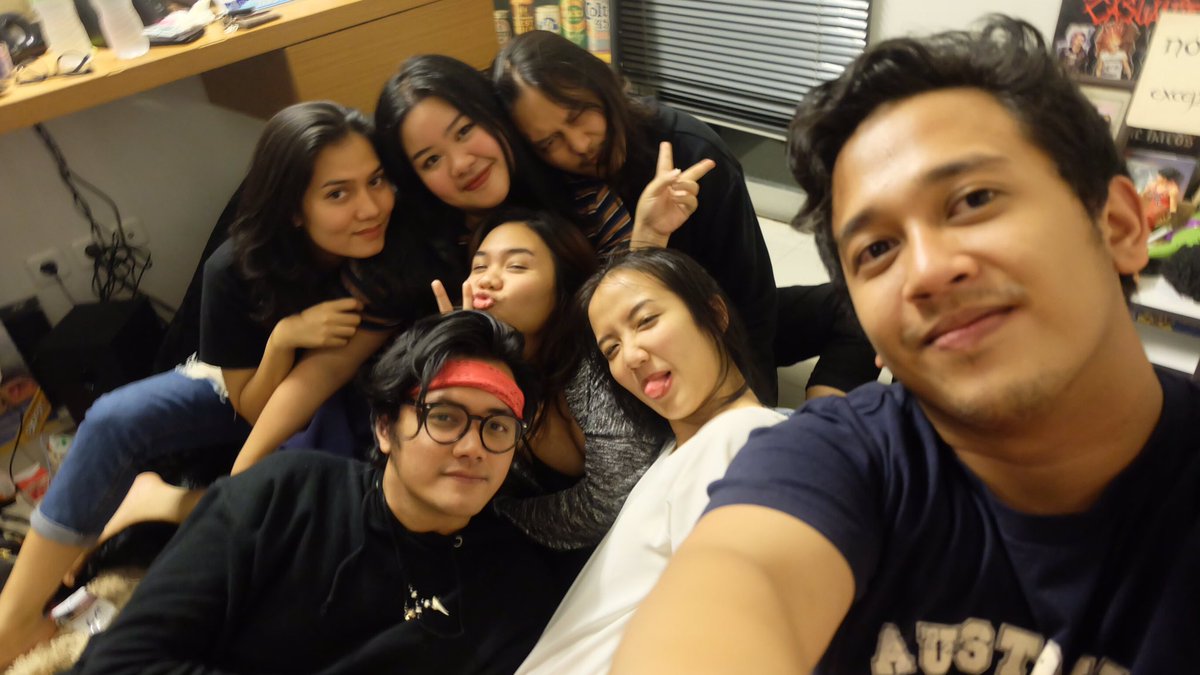 karlinalina's tweet photo. Kombinasi aneh yg cukup mengesankan. #onenighttoremember https://t.co/rua7Aoy4T2