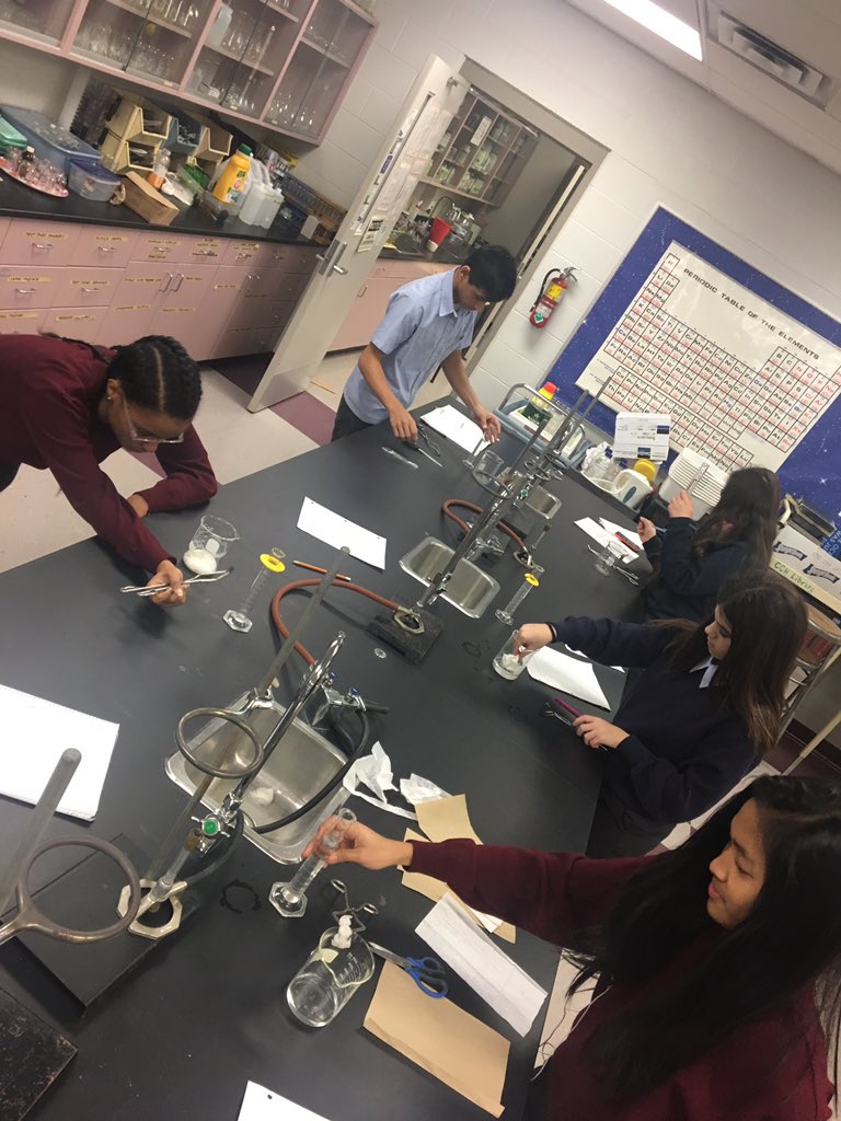SilScience1's tweet photo. Exploring matter... HANDS ON! 👐🏽🔬⚖️ https://t.co/dh3WUYJtKn