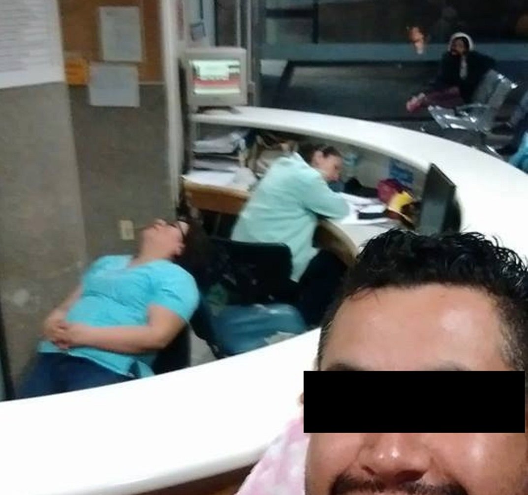 codigosanluisi's tweet photo. Sancionarán a #LadiesIMSS que fueron captadas mientras dormían en su jornada laboral
https://t.co/e9J69mm0Ot https://t.co/OSs8qZ4QQ7