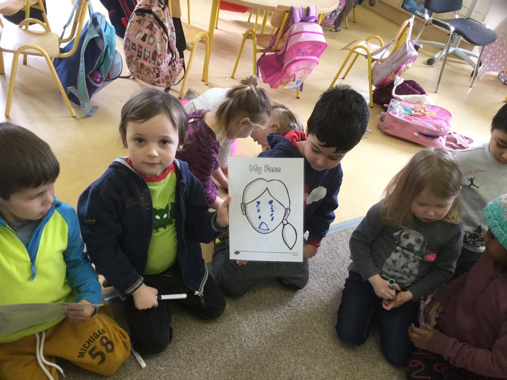GetnsjiInfants's tweet photo. During circle time we worked together to draw feeling faces #teamwork #SPHE #StaySafeProgramme https://t.co/4J96aBZNRX
