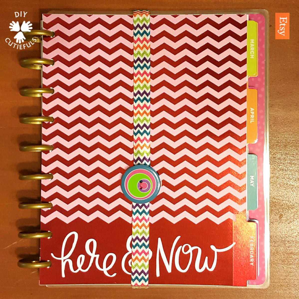 👉 Here &amp; Now comes my latest elastic #bookmark and #planner band! 👈 #chevronstripes #rainbow #crafthour #giftforher
ow.ly/O9f5309wFaq
