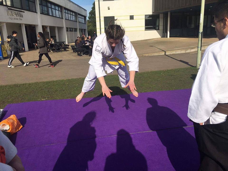 ReadingJitsu's tweet photo. Having fun on a demo at Reading Uni Campus for Mental Health Awareness Day! #lovejitsu #UoRGetActive #MentalHealthMatters @jitsufoundation https://t.co/1auEnVWkw4
