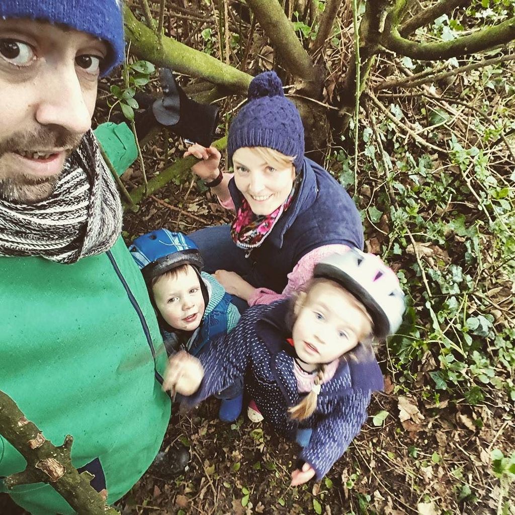 DuncombeJim's tweet image. Hiding in the bushes during a shower.

#JimAt35  #family #17left ift.tt/2meA9Hp