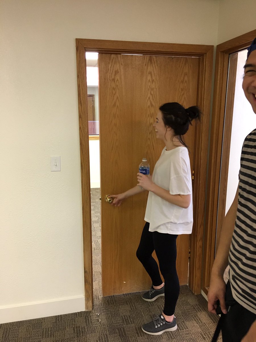 ScottWarner18's tweet image. #DoorProblems 😑 @kelseywilling @GiggLife @mylesozo