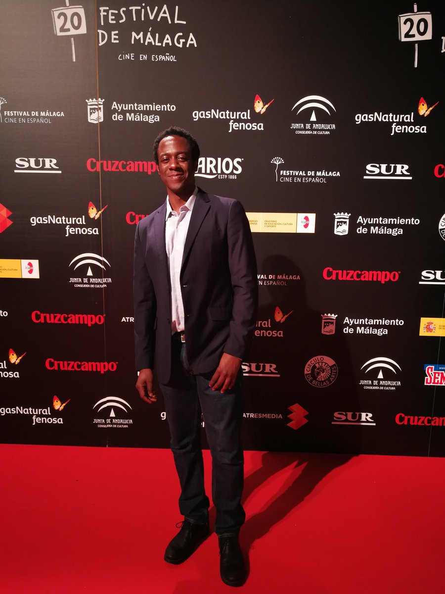 Noche genial con <a href="/SmokingClub129/">Smoking Club</a> en la fiesta de <a href="/festivalmalaga/">Festival de Málaga</a> con @RodriPoison @JuniorOsakede y @alberto_utre