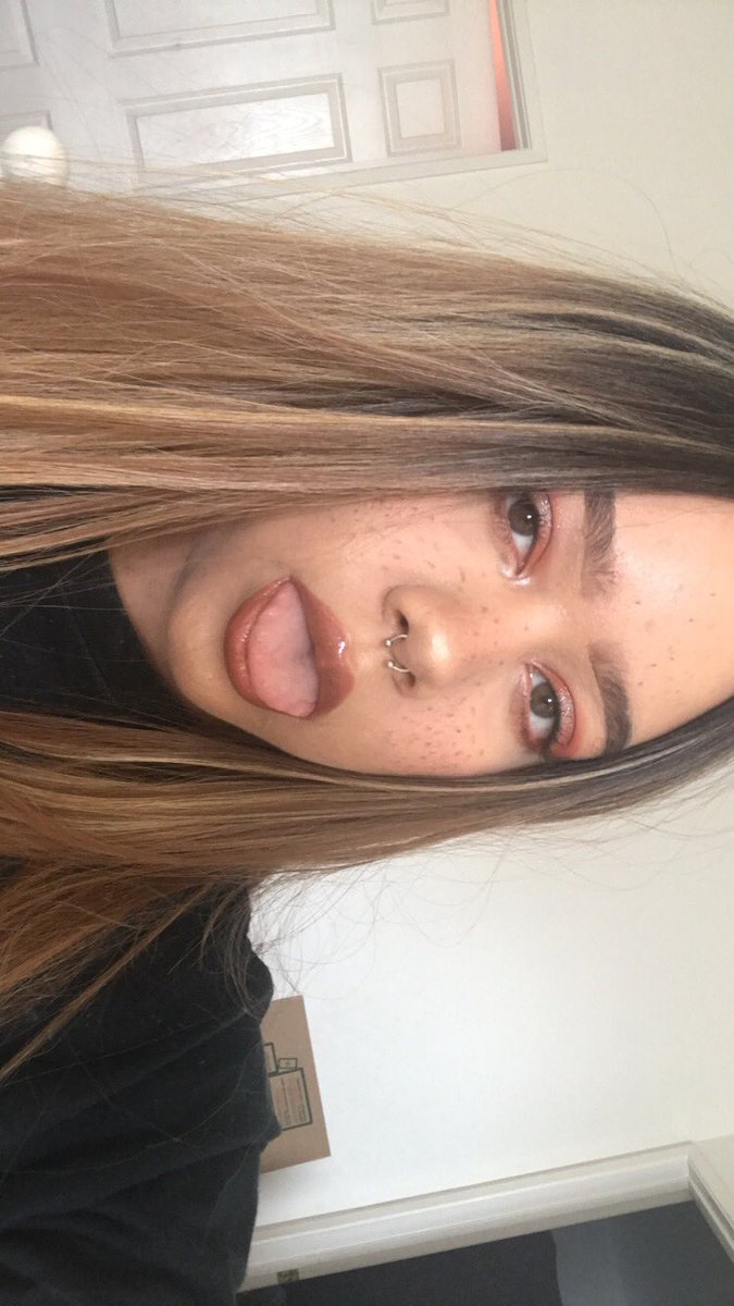 pixiespitz's tweet image. #nonbinarypositivity Genderfluid Babe She/They but you can call me boi too 🤗