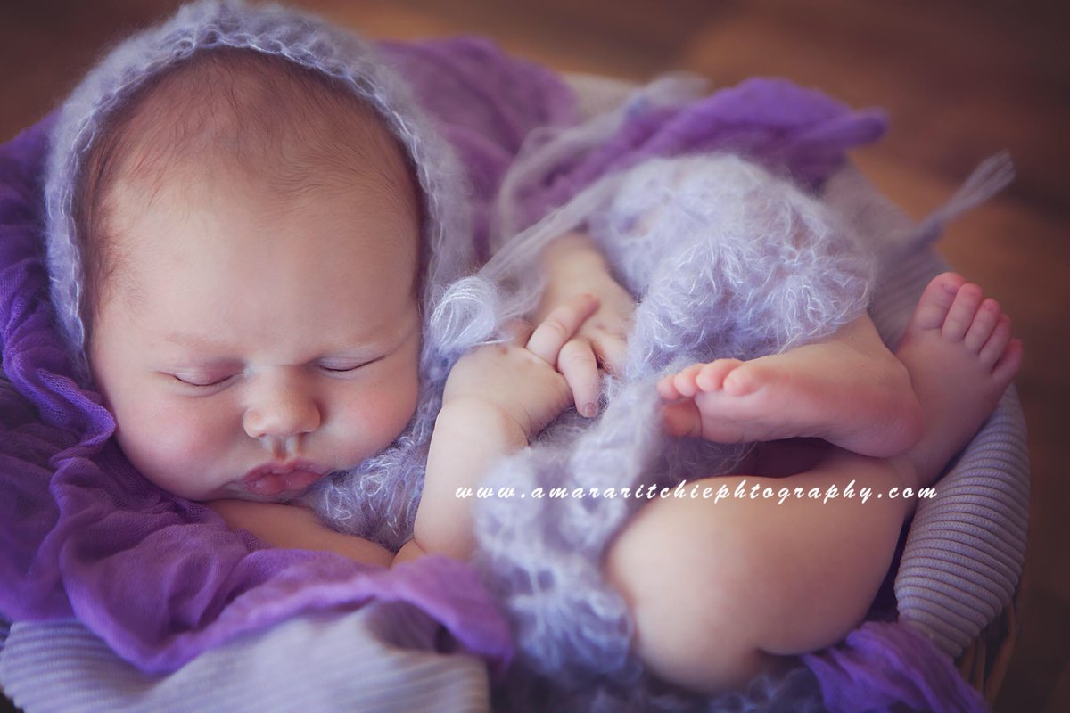 The_Chick's tweet image. Happy Friday everyone #FridayFeeling #brisbanenewbornphotographer