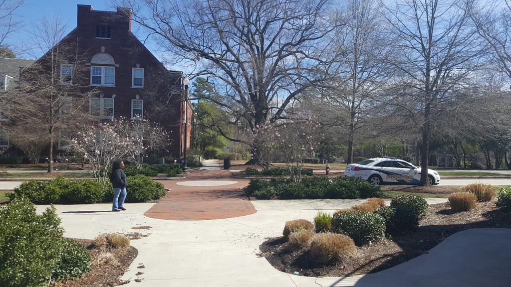 Another Sunny Day at the G! <a href="/HRLrecruitment/">UNCG HRL Recruitment</a> <a href="/uncg/">UNCG</a> <a href="/UNCGHRL/">UNCG HRL</a>