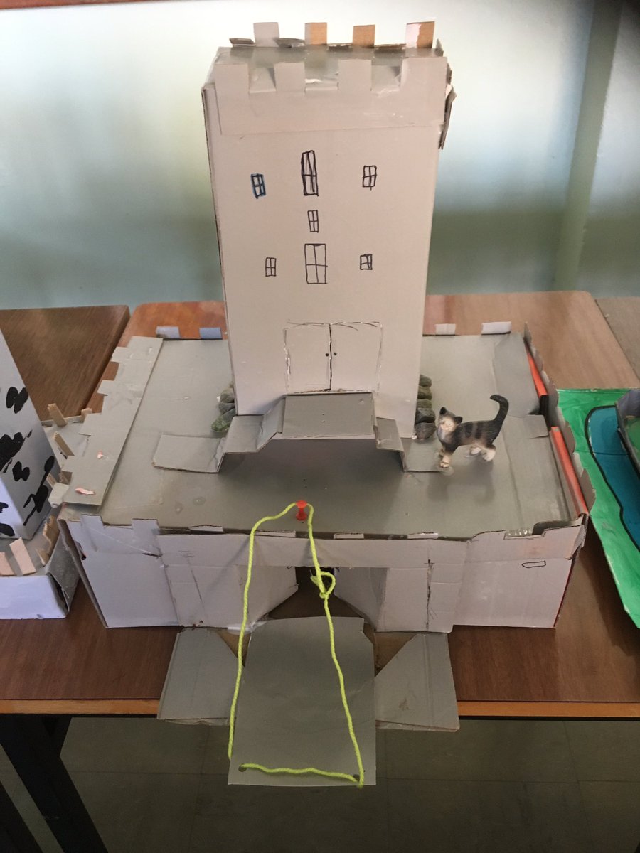 5thmsmcandrew's tweet photo. @PrimaryPlanet Ms Keating's class have been busy learning all about medieval castles https://t.co/SPRRwHr3zR