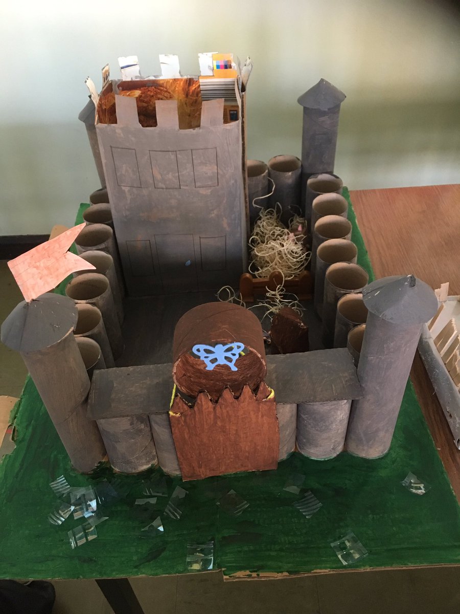 5thmsmcandrew's tweet photo. @PrimaryPlanet Ms Keating's class have been busy learning all about medieval castles https://t.co/SPRRwHr3zR