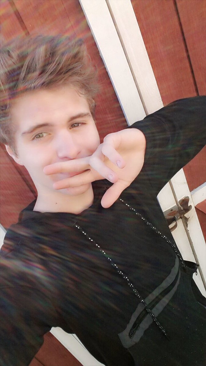 TJProdigyMusic's tweet photo. I need a haircut 😑 https://t.co/UXdoBeBkB6