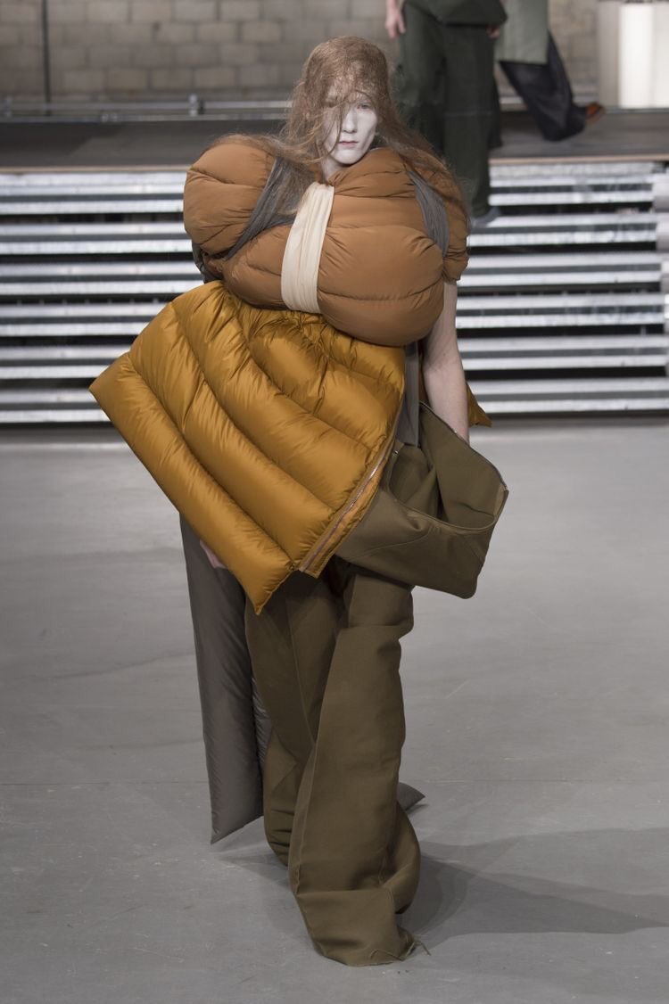 CheeseVibe's tweet photo. Rick Owens 
Fall 2017 Menswear https://t.co/be0wzIxSqp