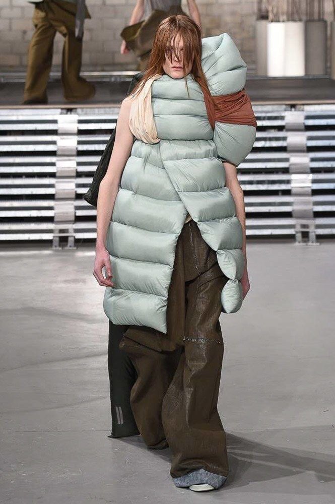CheeseVibe's tweet photo. Rick Owens 
Fall 2017 Menswear https://t.co/be0wzIxSqp