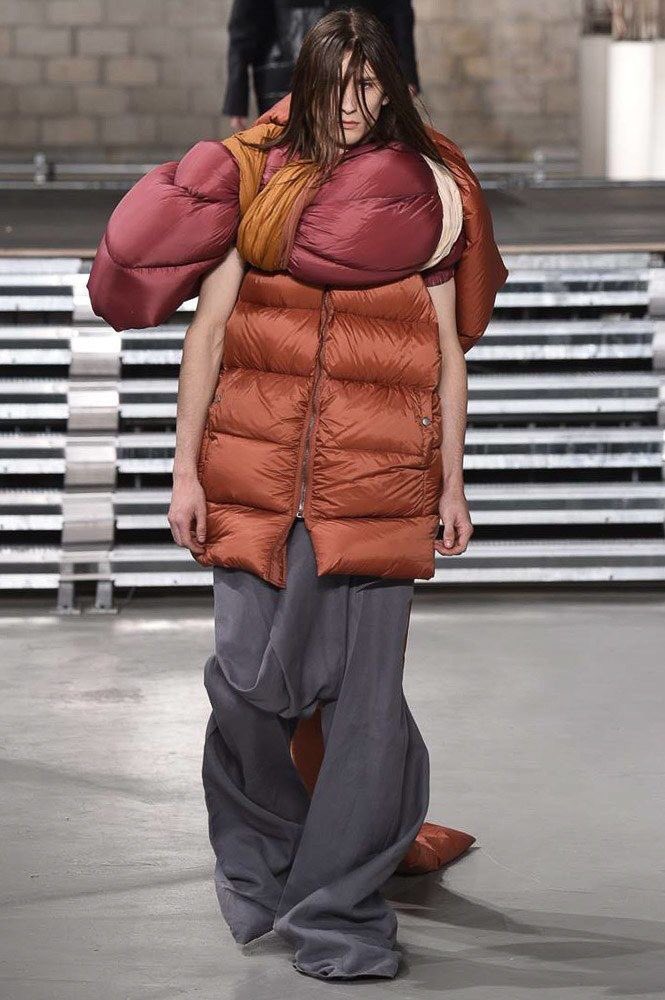CheeseVibe's tweet photo. Rick Owens 
Fall 2017 Menswear https://t.co/be0wzIxSqp