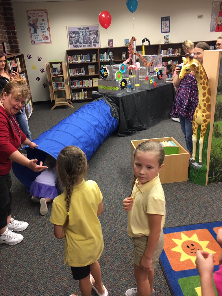MikeLastra57's tweet photo. What a fun #DrSuess Night at #EES!!Students got to read The Sneetches and go in and out of the ⭐️ on/off machine along with the story! #P2TP https://t.co/LmLQqoxa89