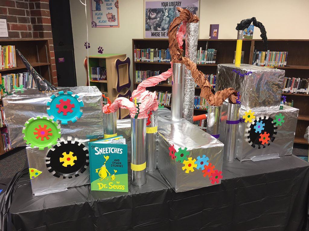 MikeLastra57's tweet photo. What a fun #DrSuess Night at #EES!!Students got to read The Sneetches and go in and out of the ⭐️ on/off machine along with the story! #P2TP https://t.co/LmLQqoxa89