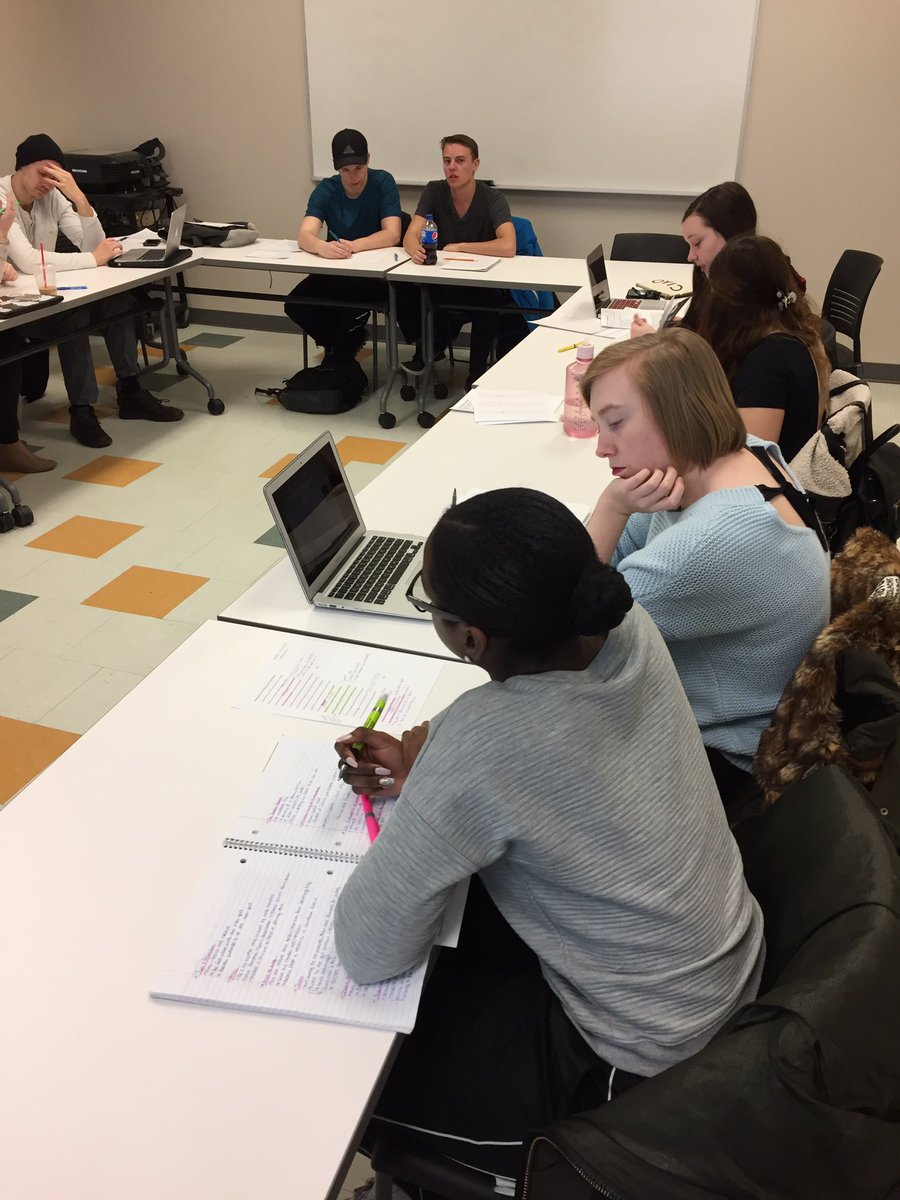 darrinsunstrum's tweet photo. Today's Close Reading and Working with Text seminar #1P97 went well - they can do this. Pair them up! #BrockU https://t.co/W2iDHVLWGB