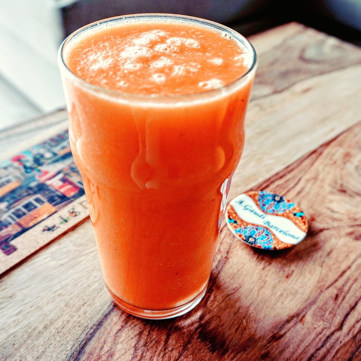 easyvegkitchen's tweet photo. Smoothie time - oranges, carrots, ginger, apples &amp; bananas #smoothie #food #rawfood #vegetarian https://t.co/6SPGv3PeEu