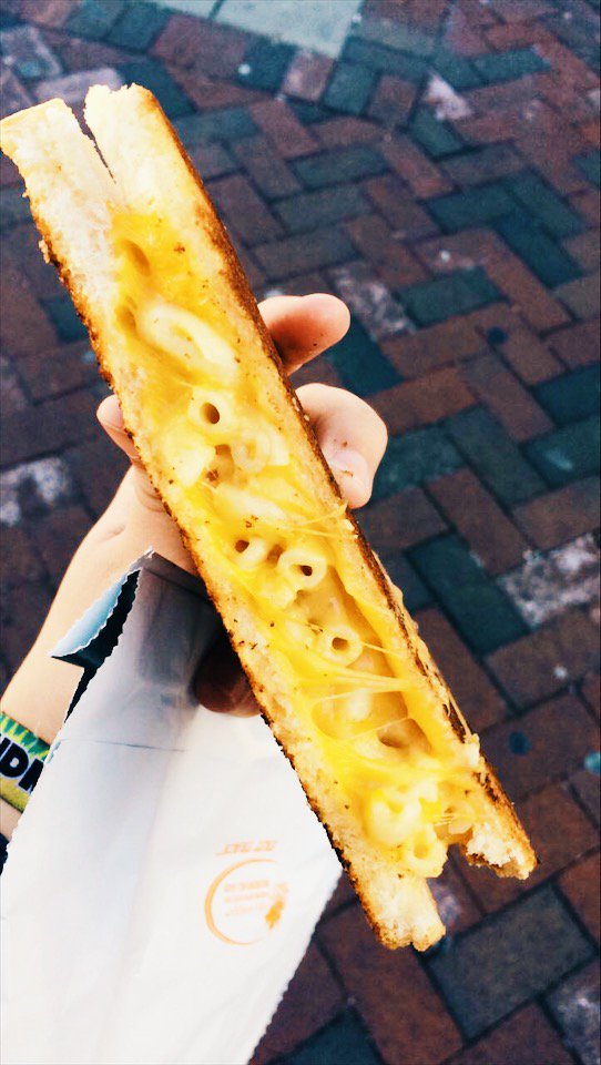 oconnorchloe__'s tweet photo. who wouldn't want some of THIS ?! #bigcheeze #pls https://t.co/avcHjjvTmE