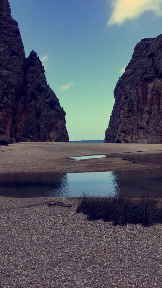 RachRev's tweet photo. Seriously missing #Mallorca right now... come on UK... warm the fuck up!!!! https://t.co/qdsv2VLK8J