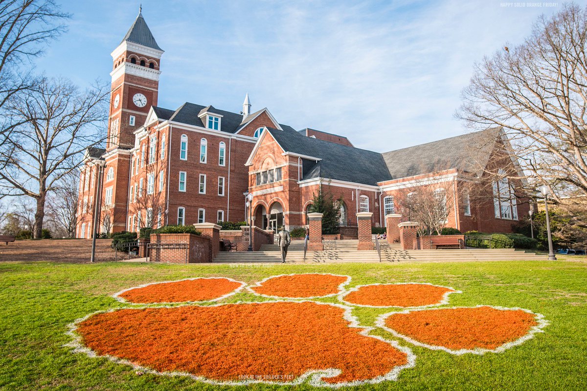 ClemsonUniv's tweet photo. Zoom in on the bottom of the PAW!!! https://t.co/cuZplrsA08