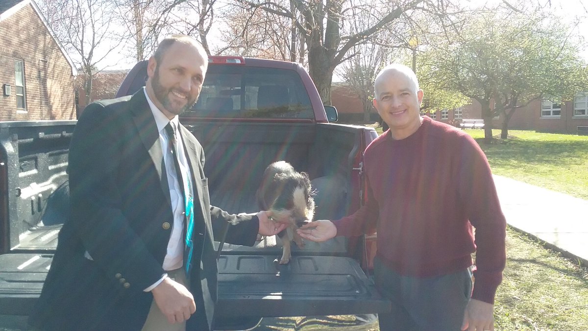 PCPS2S's tweet photo. @JTibbsPCPS and Mr. Perry chosen to kiss Jade, the FFA pig. @pocahontaspms https://t.co/KaYZARqFg0