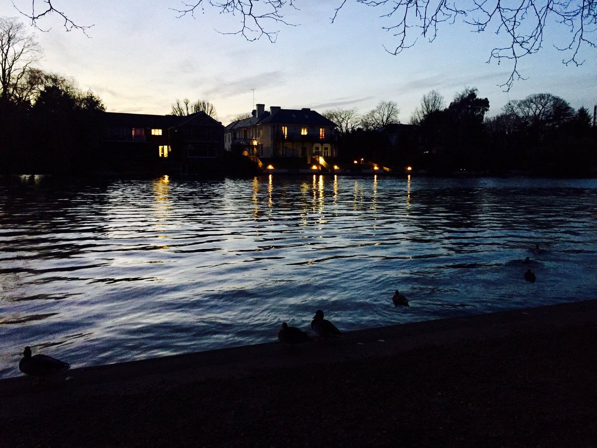 Carey_Smith's tweet photo. Beautiful evening along the River Thames. #KingstonUponThames #RiverThanes #Teddington #CanadianInLondon https://t.co/JveNcAELaE
