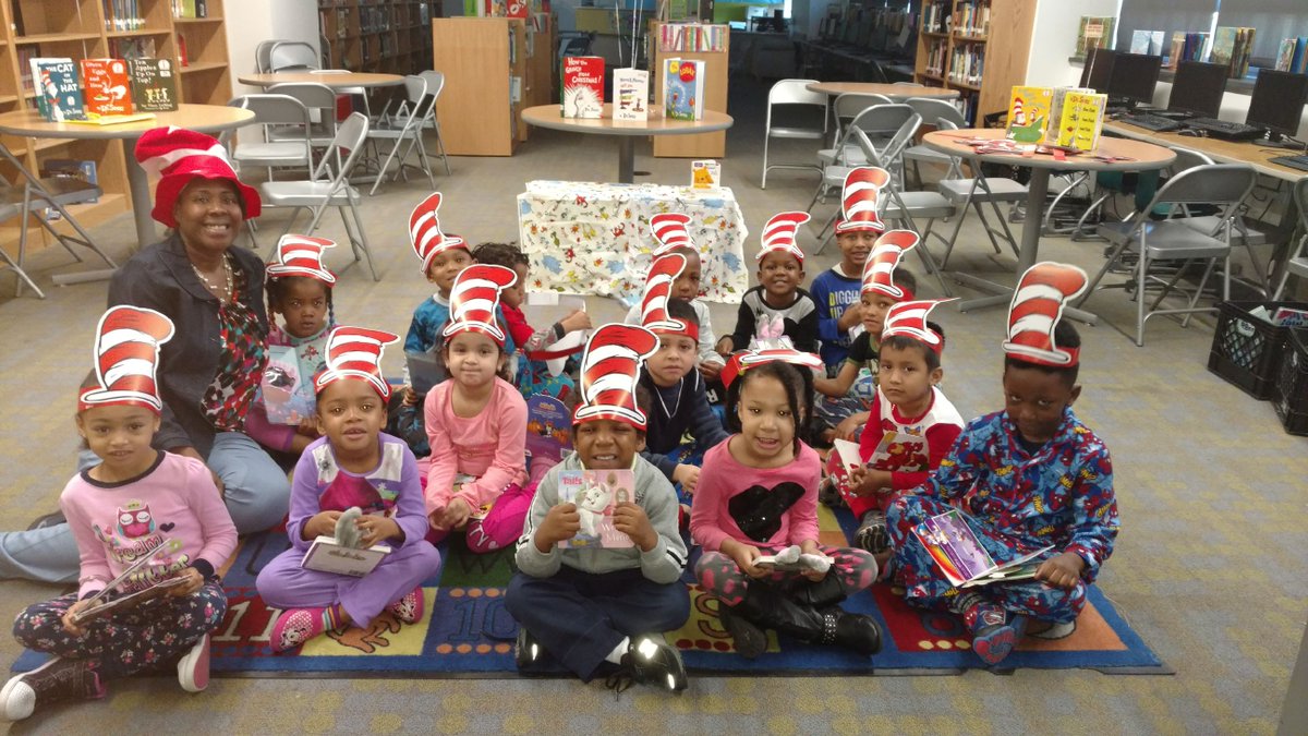 school4us's tweet photo. @Plummer_ESDC Read Across America! Thank you Pi Beta Phi and First Book for the books. #dcpslibraries, #LetsReadDC https://t.co/Q9rcX5uSTx