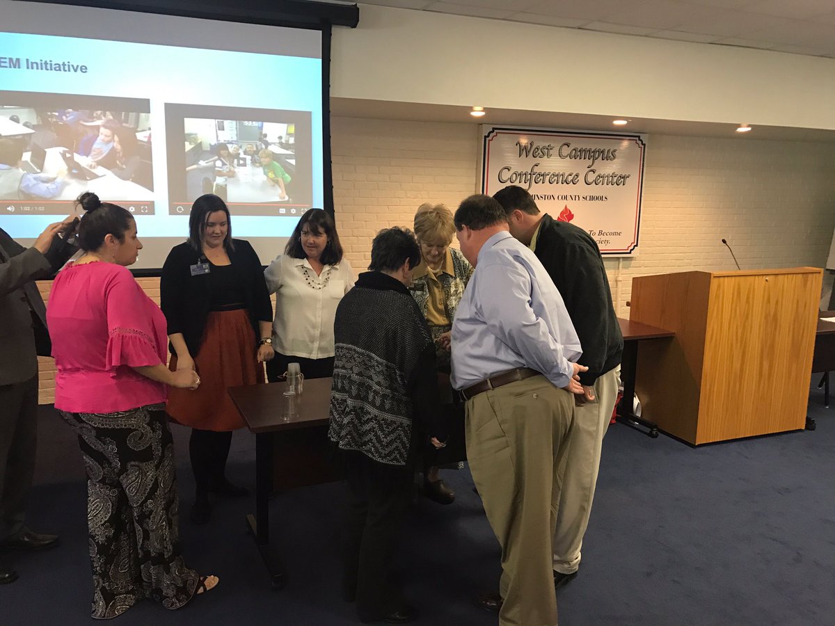 jcsprogram_eval's tweet photo. Thanks, @McGeesElem, for engaging us with a problem-solving opportunity for your mid-year improvement presentation. Way to model innovation! https://t.co/io2LMqNR0H