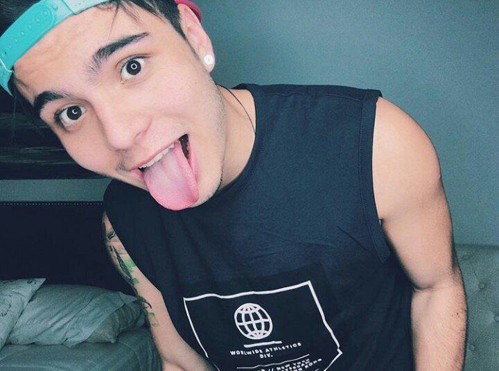 PDCAguacatitos's tweet photo. AMO LOS OJOS DE SEBASTIÁN EN ESTA FOTO 😍

ES PERFECTO Y SÚPER GUAPO ⚡

QUIERO CONOCERTE VILLALOBOS 😭

TE AMO 😥 https://t.co/u4Kjf1b8A6
