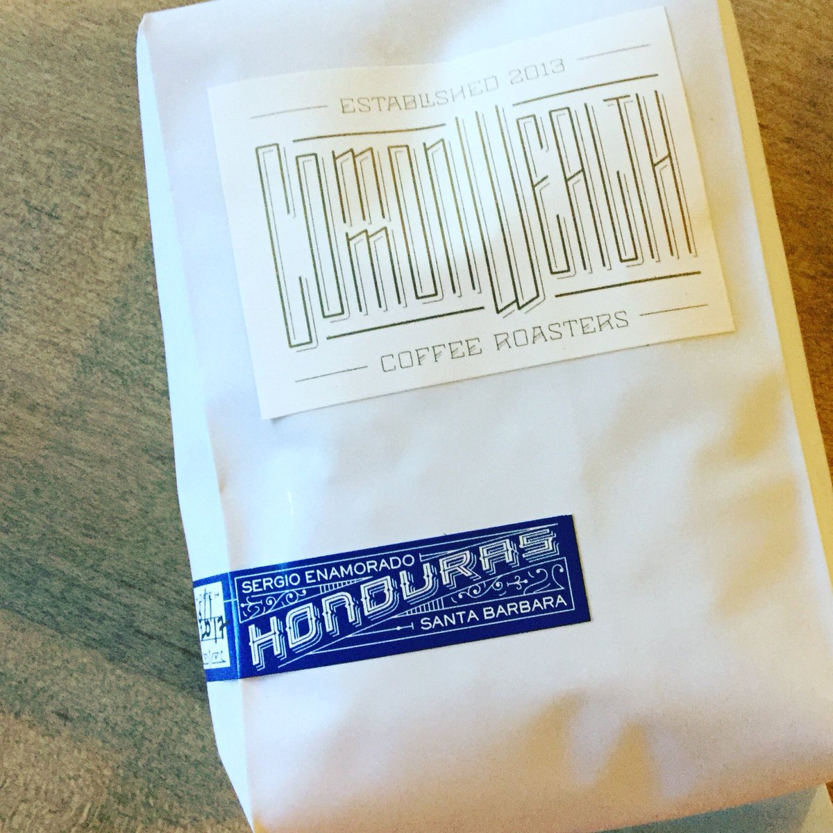 ElCherryBean's tweet photo. Fresh Honduran coffee has arrived!🇭🇳👌🏻 #locallyroasted #commonwealthcoffee #catracho #Honduras #denver #drip #coffee https://t.co/jb5lLPFf01