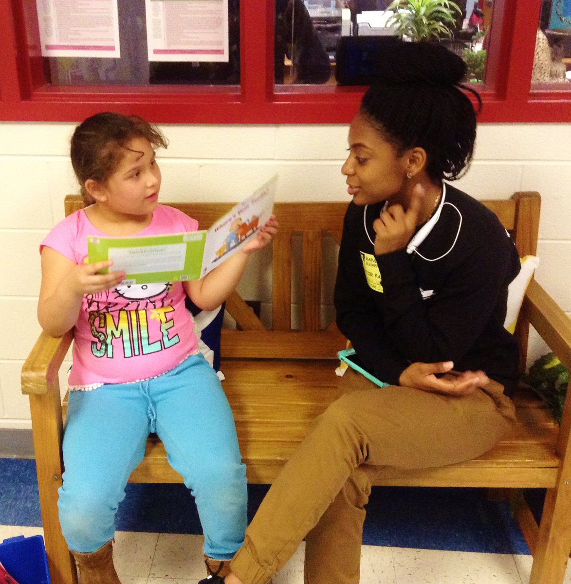 RandolphStars's tweet photo. Thanks @JBMHHBOSS soldiers for joining us on this special day! #RanIBStars #APSIsAwesome #PerfectPartners #ArlingtonReads #ReadAcrossAmerica https://t.co/PfEgn0Aie5