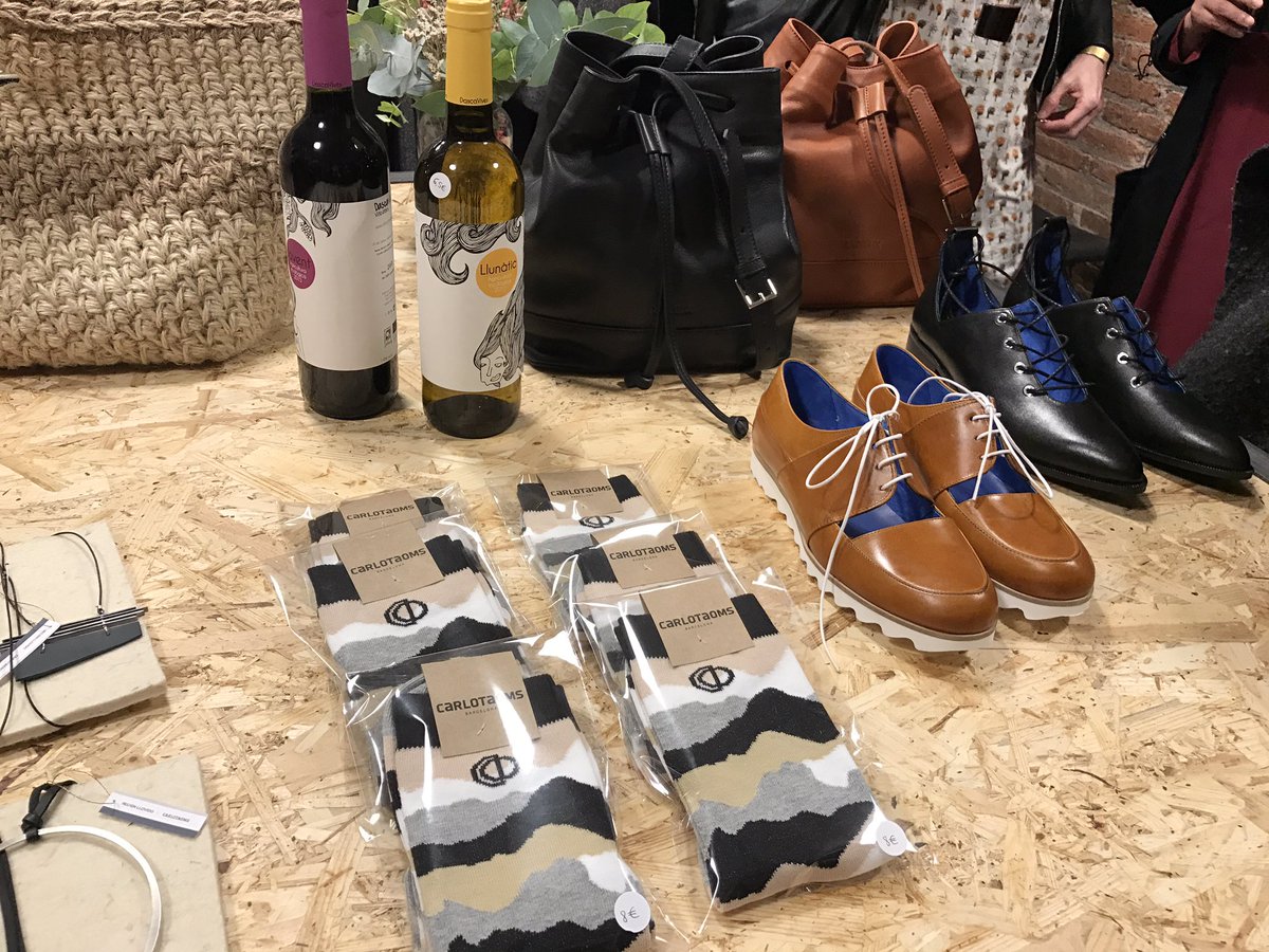Inauguració de la botiga de <a href="/carlotaoms/">carlotaoms</a> i <a href="/leschausseurs/">Les Chausseurs</a> a #Gràcia. Tot un #èxit. Molta sort!