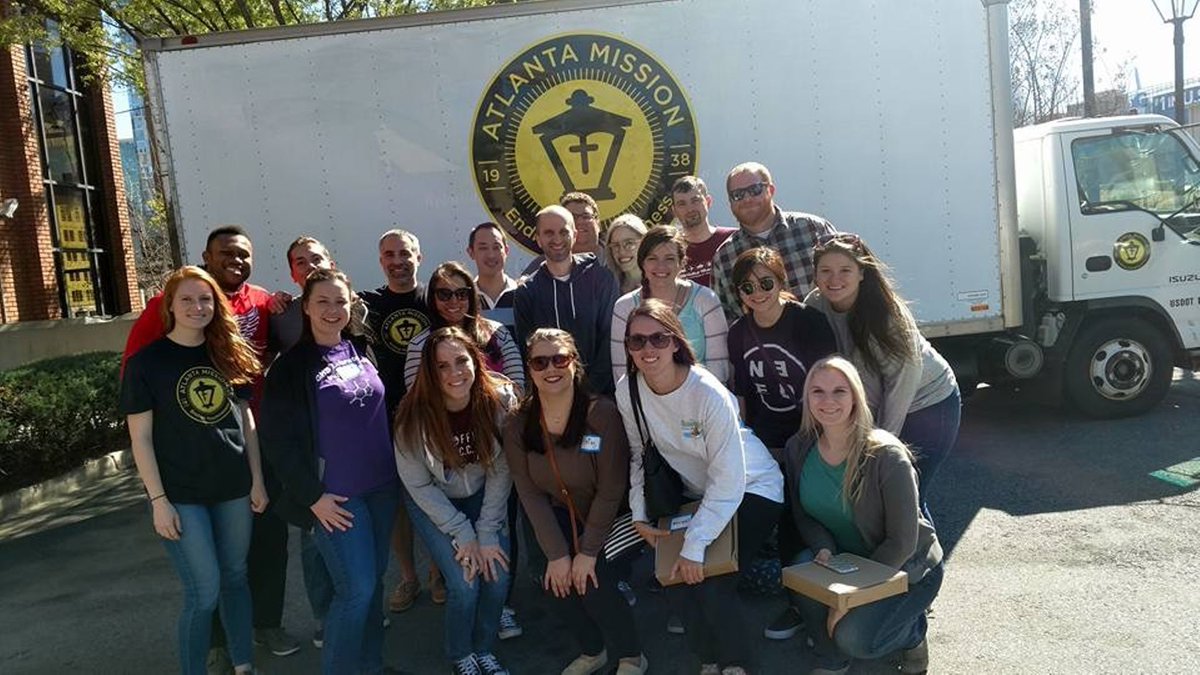 npsingles's tweet photo. We love our Serve Gatherings! This cycle they are serving the Atlanta Mission. What is your favorite nonprofit in Atlanta? https://t.co/Z4Nq4xRwqU