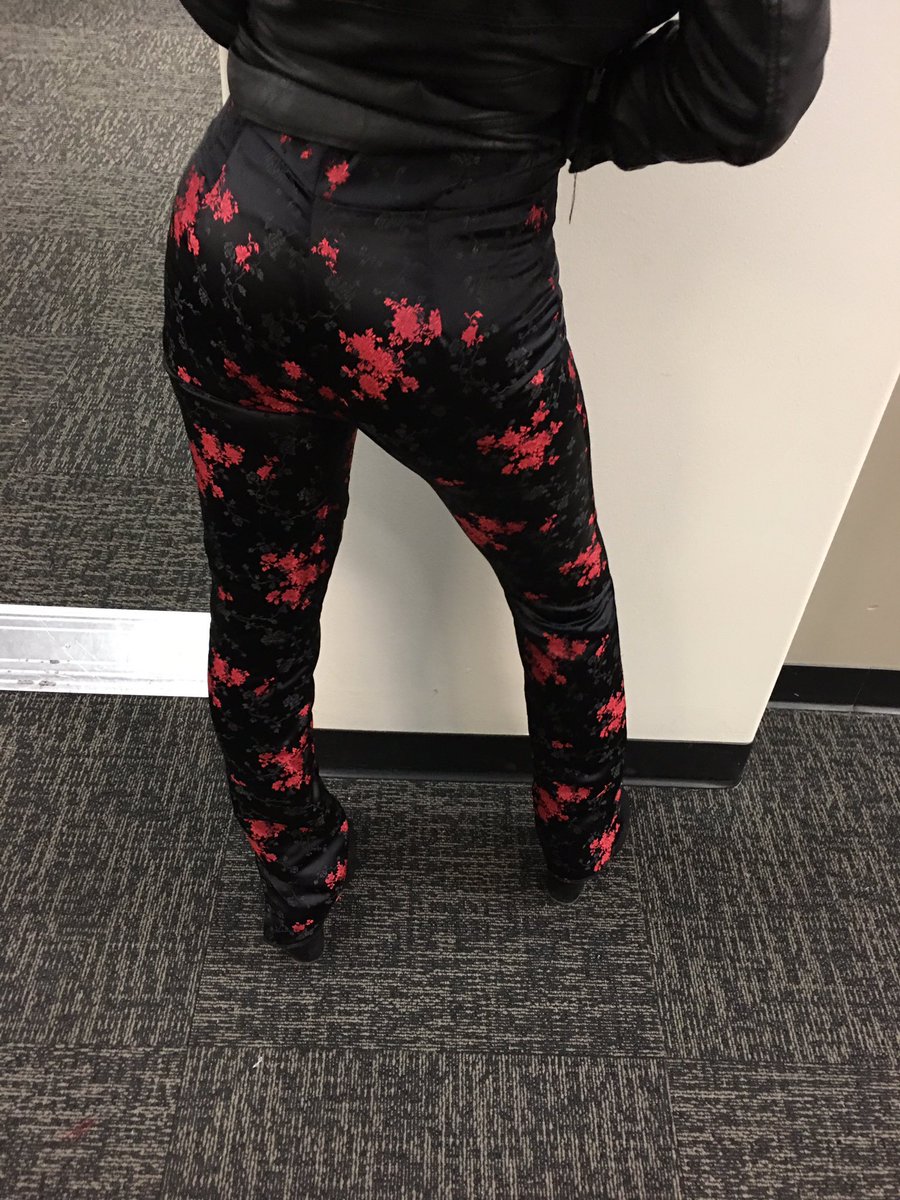 tylermorganstu's tweet image. pants almost done. 🖤❤️🎴💮 #Tyland