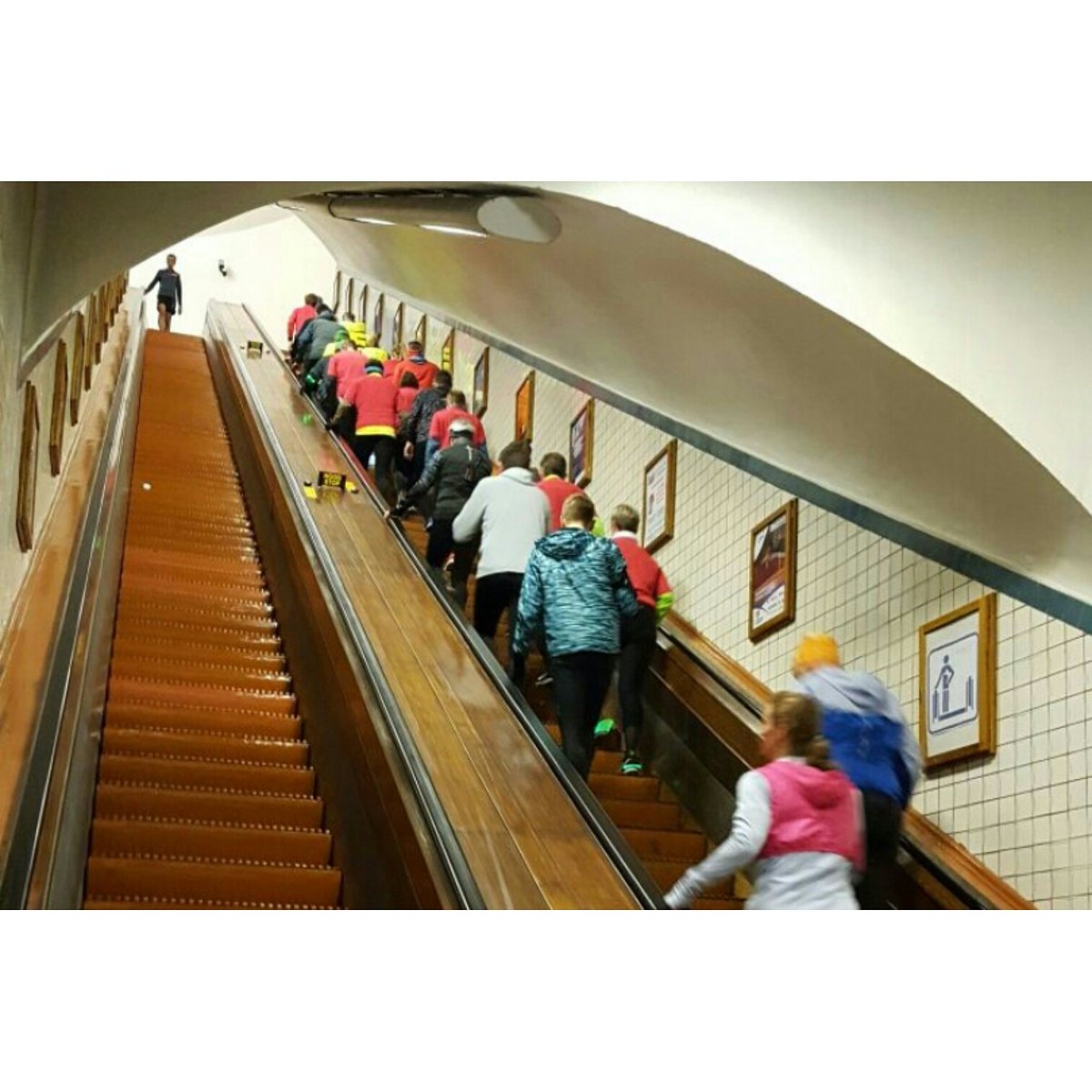 rslab's tweet photo. Running up and down A- city with the crew! @Antwerp10Miles here we come! 

#antwerprunners #antwerp10miles #runnerslab #antwerp #runcrew https://t.co/AjWu4gHi3I