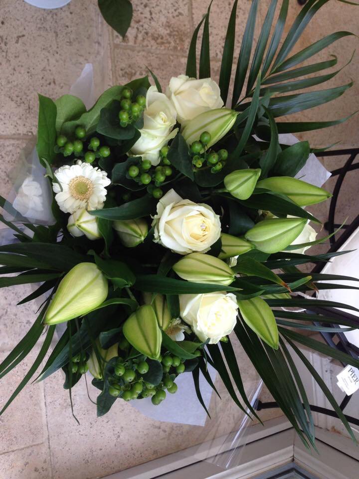 NelliesFlowers's tweet photo. Deluxe all white #flowers #spoilmum #love #MothersDay #sunday26march #nellies #luxury bouquets https://t.co/8TfYsUXgDK