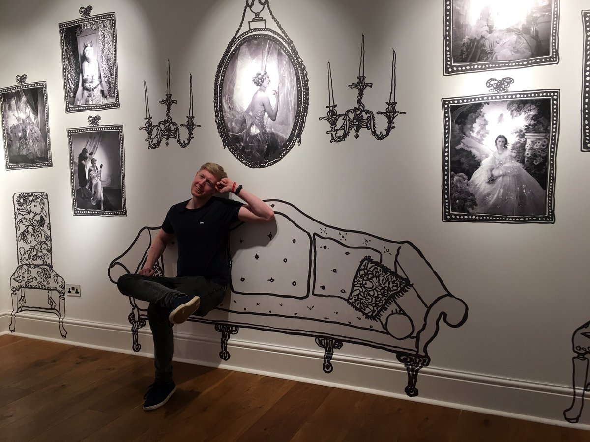 HaynesFineArt's tweet image. Wall painting or real? @NickAHaynes enjoying a rest @wiltonhousepmh
Come &amp;amp; join us at the 40TH ANNUAL WILTON HOUSE ANTIQUES FAIR 
3-5 March