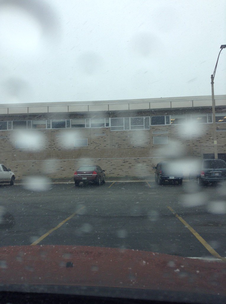 Emmy_Cat_'s tweet photo. At the high school! FREEZING!🌨🌧🌨🌧🌨🌧💨 https://t.co/mTdJOKcKhO