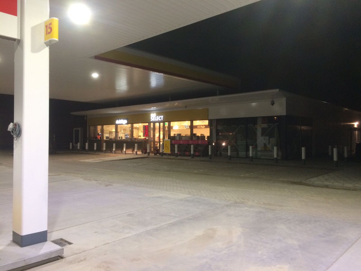 gwoonArthur's tweet photo. #A12 Re 30,3 goed nieuws, tankstation #DeAndel morgenochtend 3 maart 2017 wordt het tankstation en de shop weer opengesteld. #halfjaarnadato https://t.co/f9QopJpUYD