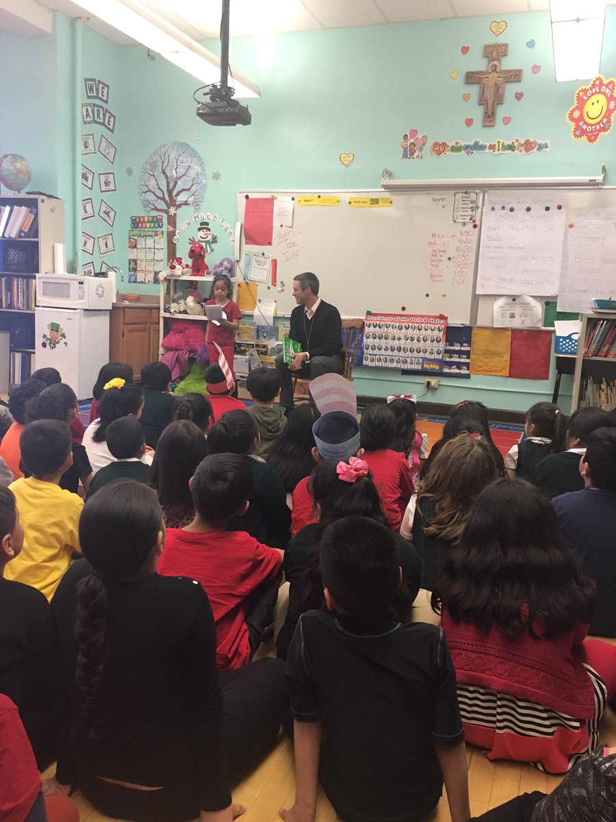 bhart610's tweet image. Thank you @SHARPLiteracy and @johnsoncontrols for sending Mr. Burke to read to our 1st graders in support of #sasreadingweek #saspride
