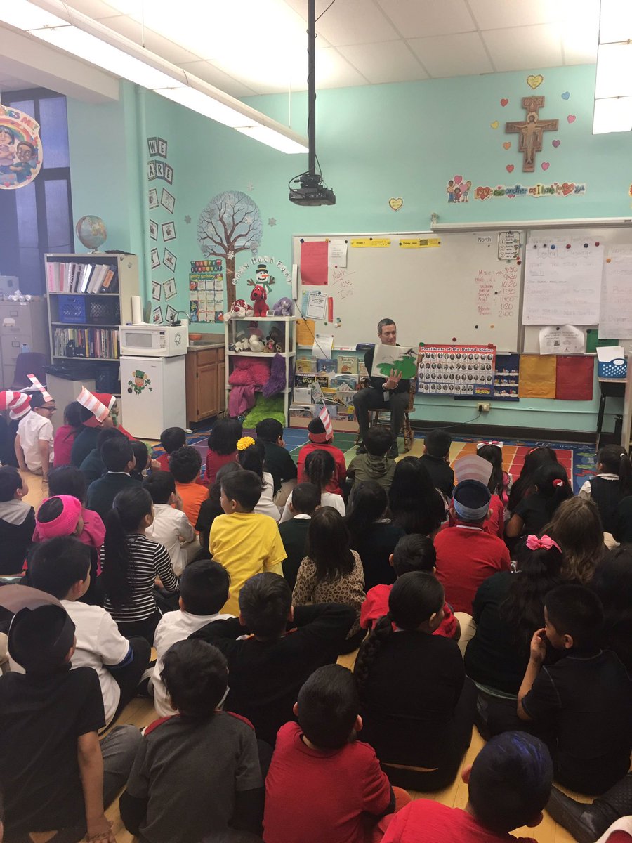 bhart610's tweet image. Thank you @SHARPLiteracy and @johnsoncontrols for sending Mr. Burke to read to our 1st graders in support of #sasreadingweek #saspride