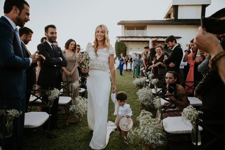 Ese momento en el que llega la novia. Si ya de por sí es emotivo, mucho más si llega con e… ift.tt/2mferD9