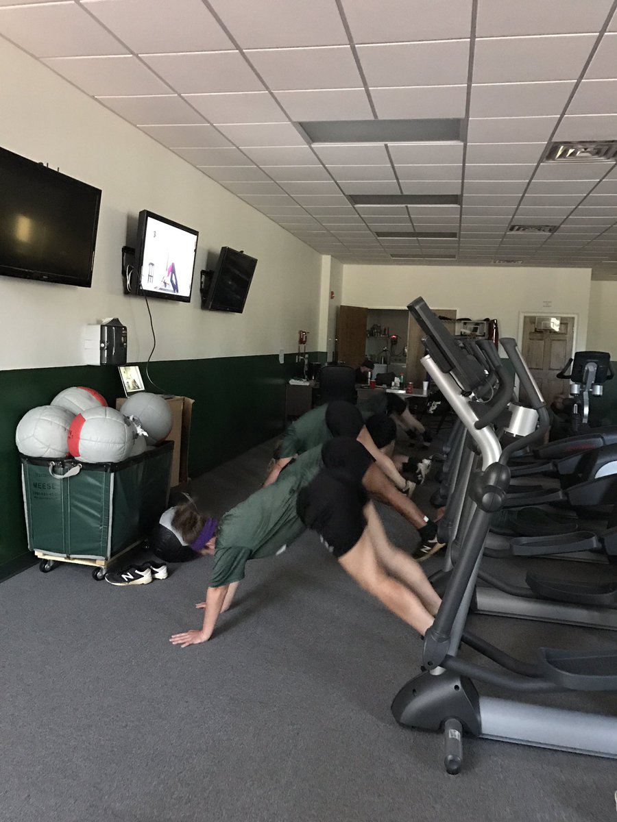 TU_StrengthDept's tweet photo. After 4 games in 2 days @NightHawksJVSof is doing some @SarahBethYoga to help recover before their APRE back squats on Friday! #dingerz https://t.co/jvR8nkPVQe