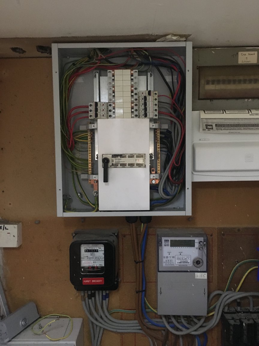 DMCElectrical's tweet photo. #Testing #MakeSussexSafe #Brighton #WhatWeDo #GetInContact #sparky #Pub #BadElectrics We cover all aspects of the electrical industry! https://t.co/IxVdOO01Jf