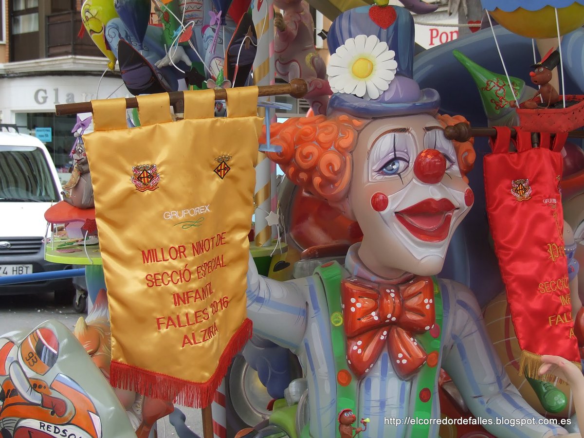 CorredorFalles's tweet photo. #Crònica #Falles2016 La Vila- Centre @PlazaMayorAlz @FGALLERA d @JLF_Alzira #Falles #Alzira #RiberadelXúquer  https://t.co/maDJcLKyze https://t.co/yTojcGETum
