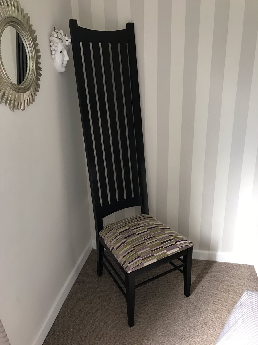 LJChairframes tweet media